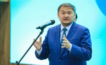 «Еще можно поступить»: Саясат Нурбек сообщил хорошие новости абитуриентам
