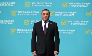 Аким Алматинской области Марат Султангазиев проголосовал на выборах депутатов в Курултай