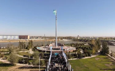 Қасиетті Түркістанда көк байраққа тағзым етілді