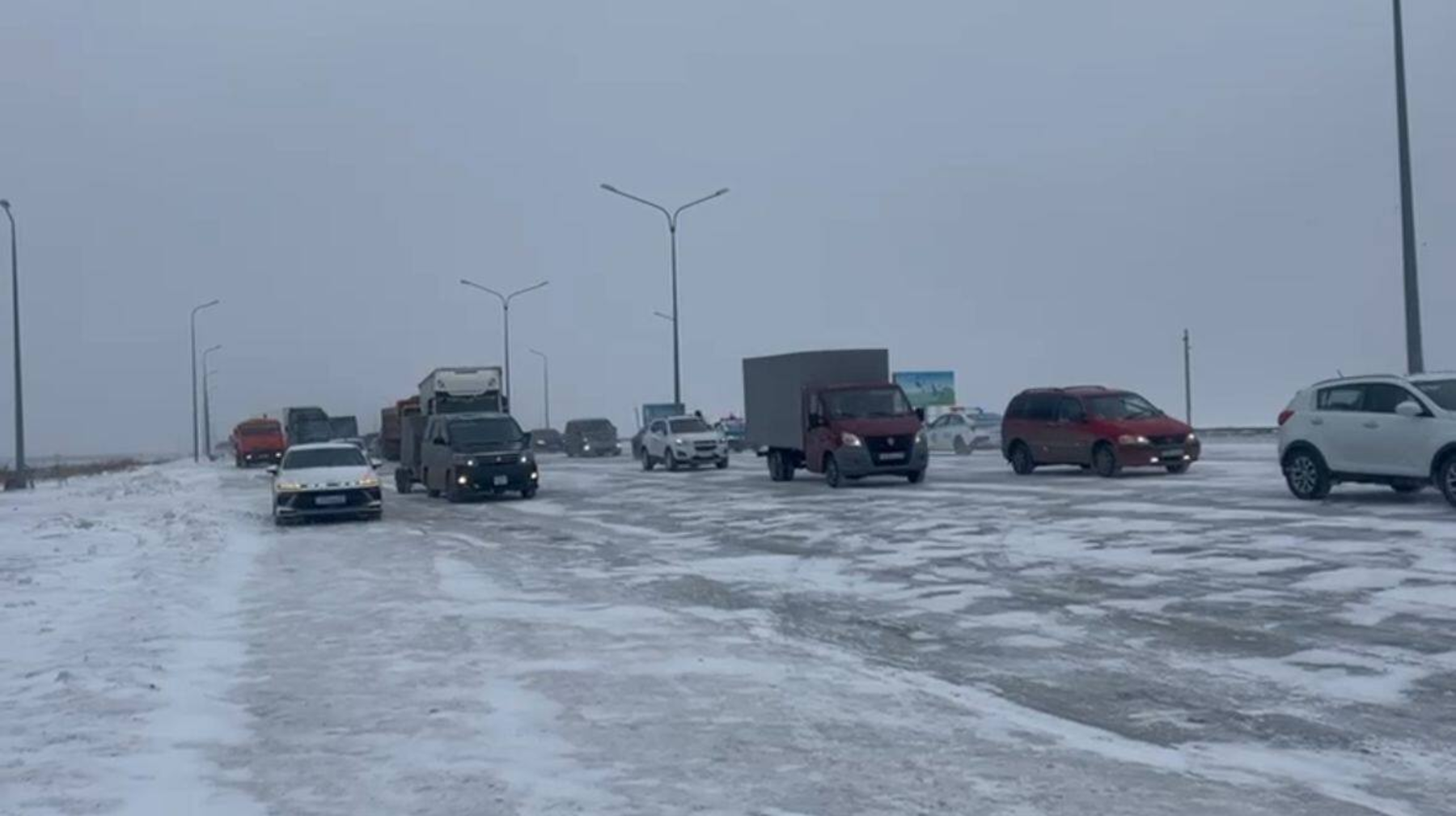 Ақмолада полицейлер жүздеген көлікті ертіп жүрді (ВИДЕО)