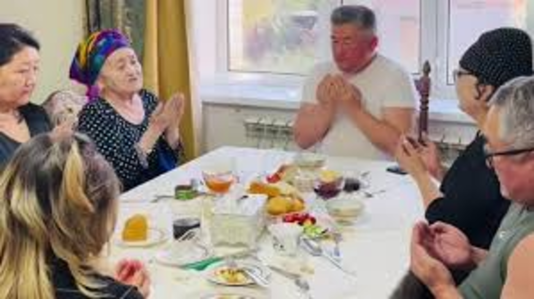 Порно видео қызметшімен секс